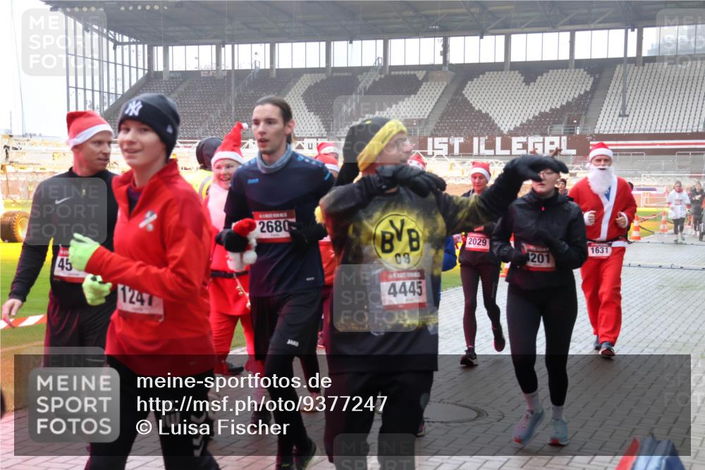 07.12.2025 - St. Pauli X-Mass-Run No. 15 Luisa Fischer http://msf.ph/oto/9377247 07.12.2025 10:25:52 Ziel 2680, 45, 124, 09, 4445, 2029, 1631, 201, 50, 129, 211, 369, 374, 387, 398, 404, 1012, 1069, 1247, 1631, 1977, 1987, 1995, 2029, 2104, 2680, 3742, 3779, 3962, 4118, 4119, 4121, 4162, 4164, 4201, 4202, 4204, 4284, 4335, 4372, 4373, 4431, 4445, 4474, 4482, 4485, 4501, 4513, 4514, 4846 meine-sportfotos.de