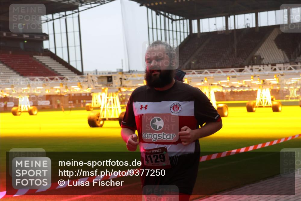 07.12.2025 - St. Pauli X-Mass-Run No. 15 Luisa Fischer http://msf.ph/oto/9377250 07.12.2025 10:00:51 Ziel 15, 4129, 1910, 802, 855, 1333, 1354, 1360, 1404, 1418, 1976, 2140, 2141, 2348, 3084, 3336, 4129 meine-sportfotos.de