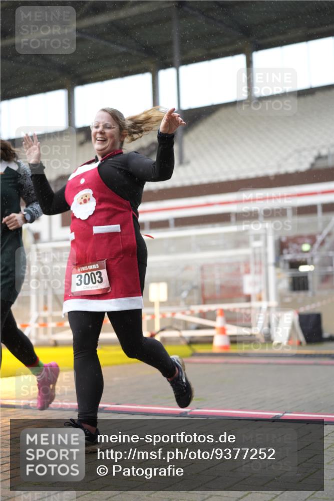 07.12.2025 - St. Pauli X-Mass-Run No. 15 Patografie http://msf.ph/oto/9377252 07.12.2025 10:07:27 Ziel 256, 265, 272, 517, 657, 685, 716, 767, 1187, 1234, 1447, 1449, 1543, 3003 meine-sportfotos.de