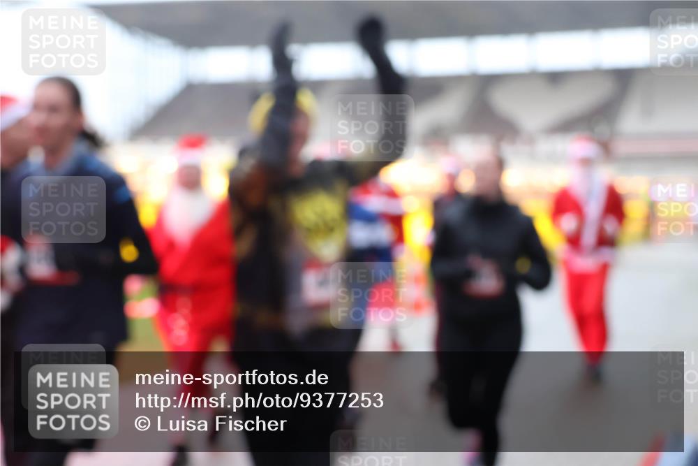 07.12.2025 - St. Pauli X-Mass-Run No. 15 Luisa Fischer http://msf.ph/oto/9377253 07.12.2025 10:25:53 Ziel 50, 129, 211, 369, 374, 387, 398, 404, 1012, 1069, 1247, 1631, 1977, 1987, 1995, 2029, 2041, 2104, 2149, 2215, 2680, 3742, 3779, 3962, 4118, 4119, 4121, 4162, 4164, 4201, 4202, 4204, 4284, 4335, 4372, 4373, 4431, 4445, 4482, 4485, 4501, 4513, 4514 meine-sportfotos.de