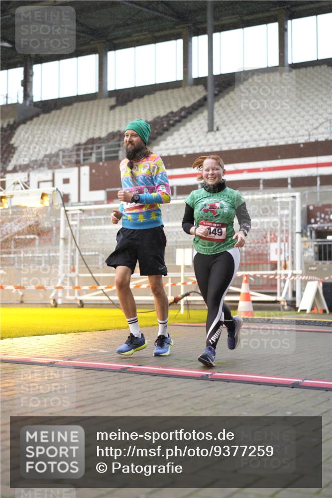 07.12.2025 - St. Pauli X-Mass-Run No. 15 Patografie http://msf.ph/oto/9377259 07.12.2025 10:07:32 Ziel 256, 265, 272, 657, 716, 767, 1234, 1447, 1449, 1543, 3003 meine-sportfotos.de