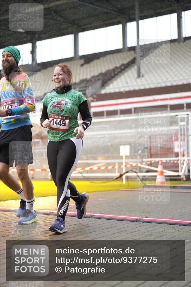 07.12.2025 - St. Pauli X-Mass-Run No. 15 Patografie http://msf.ph/oto/9377275 07.12.2025 10:07:33 Ziel 657, 716, 767, 1447, 1449, 1543, 3003 meine-sportfotos.de