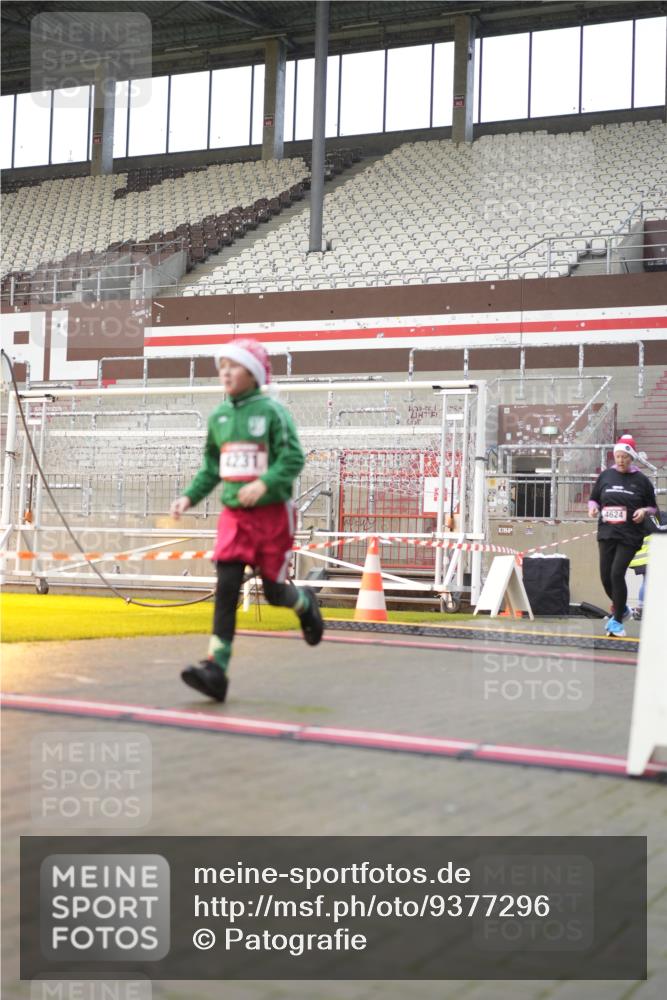 07.12.2025 - St. Pauli X-Mass-Run No. 15 Patografie http://msf.ph/oto/9377296 07.12.2025 10:07:52 Ziel 1905, 3627, 3628, 4231, 4623, 4624, 4626, 4740 meine-sportfotos.de