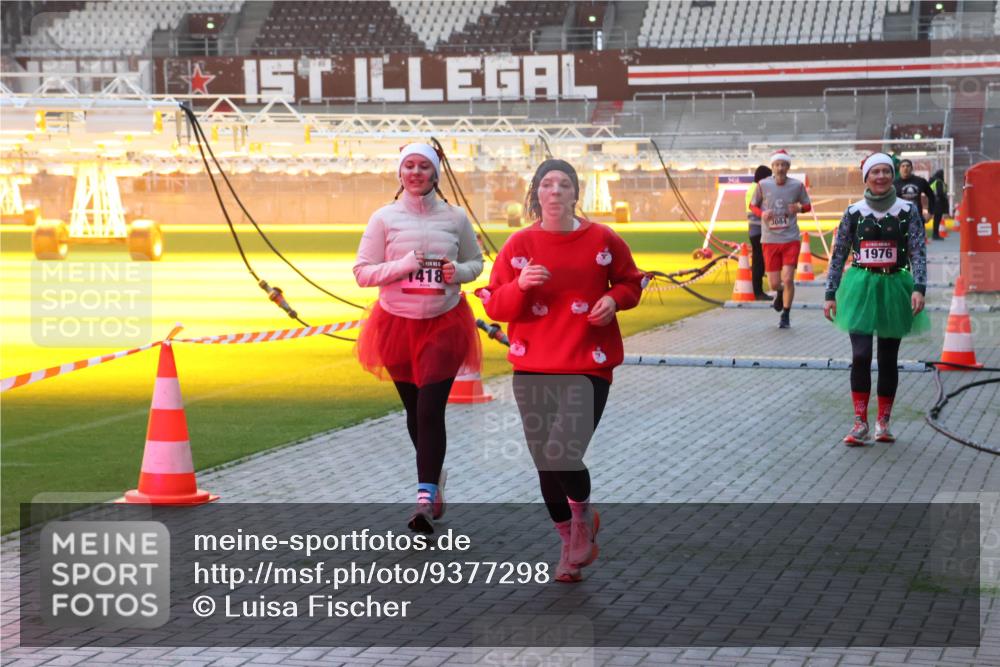 07.12.2025 - St. Pauli X-Mass-Run No. 15 Luisa Fischer http://msf.ph/oto/9377298 07.12.2025 10:00:59 Ziel 1418, 3084, 1976, 802, 855, 1333, 1354, 1360, 1404, 1418, 1976, 2140, 2141, 2348, 3084, 3336, 4129 meine-sportfotos.de