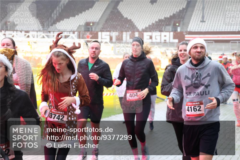07.12.2025 - St. Pauli X-Mass-Run No. 15 Luisa Fischer http://msf.ph/oto/9377299 07.12.2025 10:26:05 Ziel 5, 5, 3742, 404, 15, 4162, 50, 129, 211, 369, 374, 387, 398, 404, 422, 1069, 1227, 1247, 1538, 1561, 1581, 1586, 1631, 1977, 1987, 1995, 2029, 2041, 2104, 2106, 2149, 2191, 2215, 2680, 2896, 3742, 3779, 3805, 3910, 3918, 3962, 4118, 4119, 4121, 4162, 4164, 4201, 4202, 4204, 4284, 4300, 4301, 4335, 4372, 4373, 4445, 4482, 4485, 4501, 4775, 4782 meine-sportfotos.de