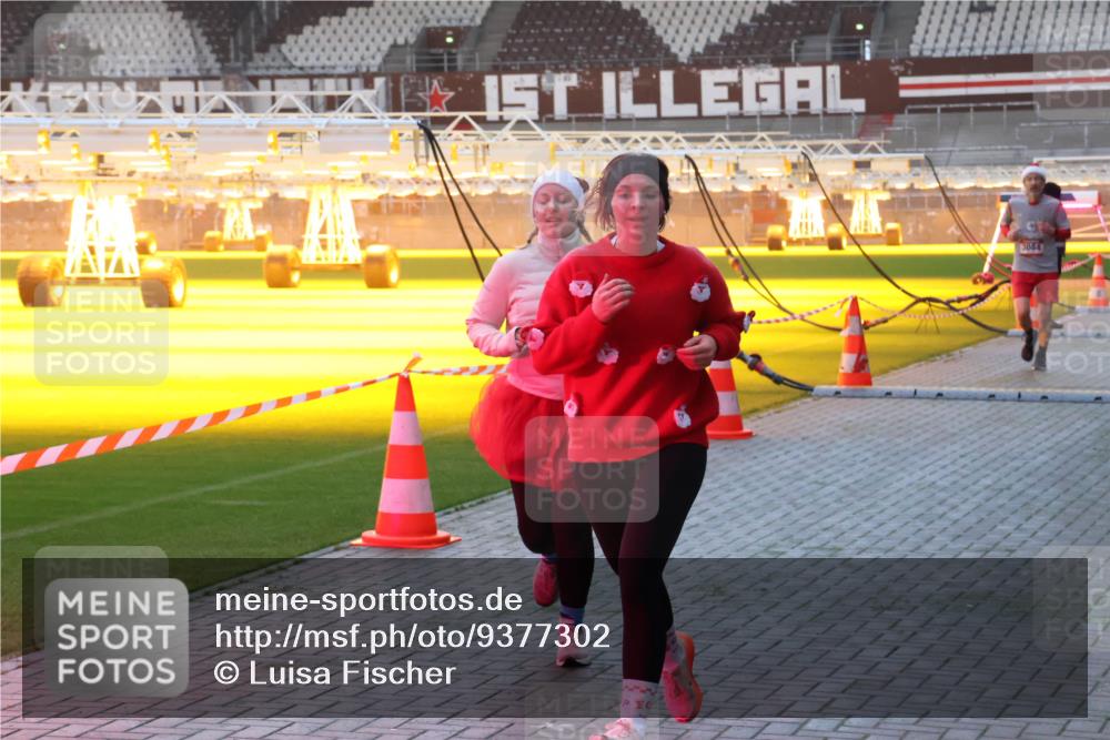 07.12.2025 - St. Pauli X-Mass-Run No. 15 Luisa Fischer http://msf.ph/oto/9377302 07.12.2025 10:01:00 Ziel 3084, 855, 1333, 1354, 1418, 1976, 2140, 2141, 2348, 3084, 3336, 4129 meine-sportfotos.de