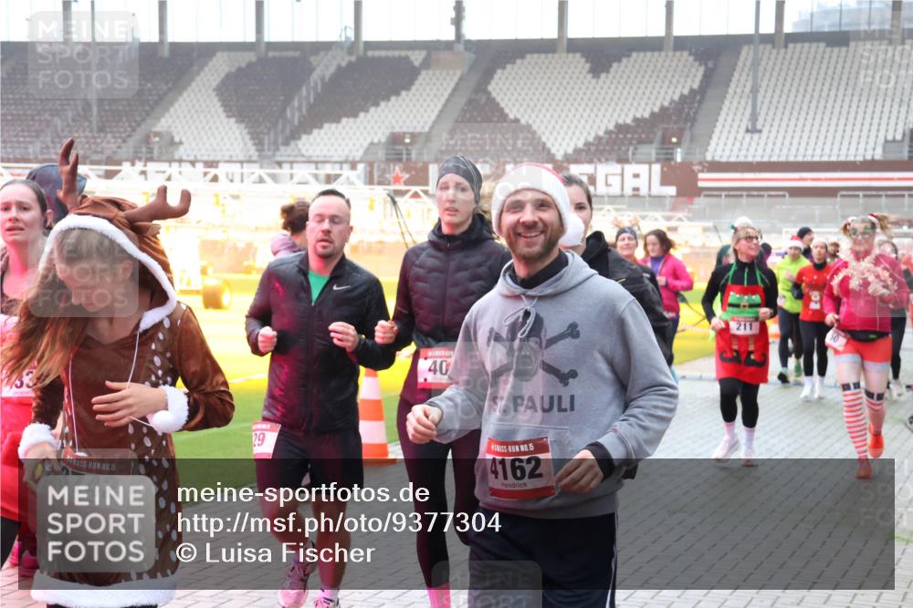 07.12.2025 - St. Pauli X-Mass-Run No. 15 Luisa Fischer http://msf.ph/oto/9377304 07.12.2025 10:26:06 Ziel 15, 3742, 29, 40, 15, 4162, 211, 50, 129, 211, 369, 374, 387, 398, 404, 422, 1069, 1227, 1247, 1538, 1561, 1581, 1586, 1631, 1977, 1987, 1995, 2029, 2041, 2104, 2106, 2149, 2191, 2215, 2680, 2896, 3742, 3779, 3805, 3910, 3918, 3962, 4118, 4119, 4121, 4162, 4164, 4201, 4202, 4204, 4284, 4300, 4301, 4372, 4373, 4445, 4482, 4485, 4501, 4775, 4782 meine-sportfotos.de