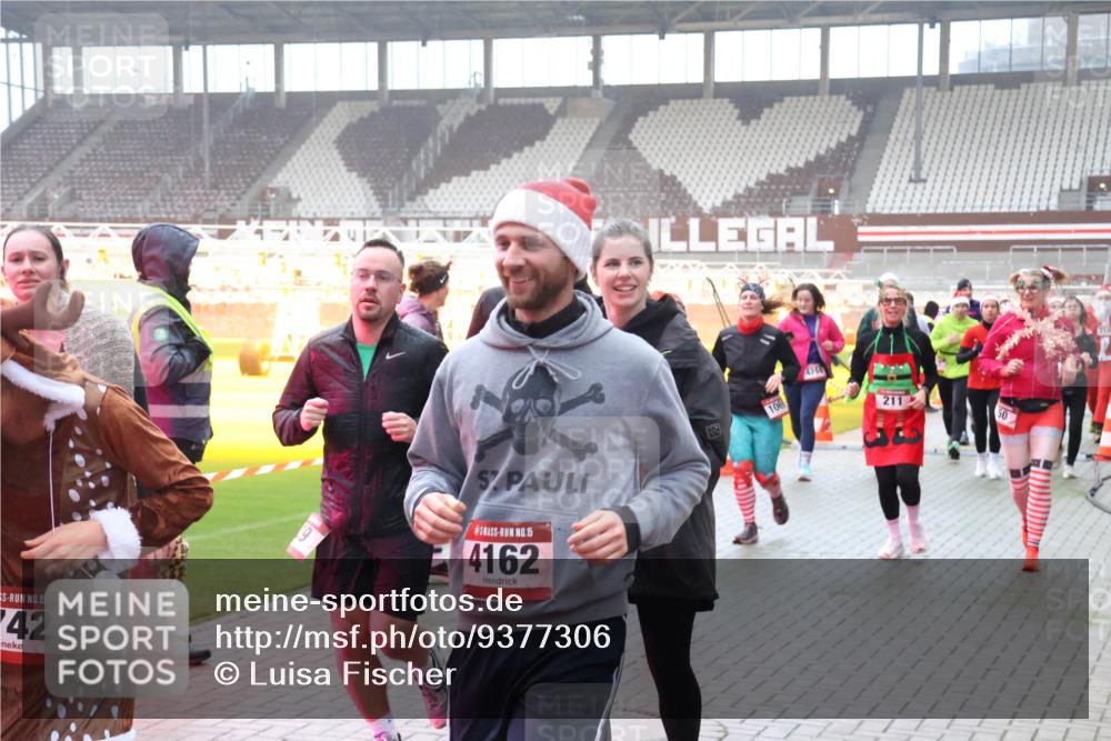 07.12.2025 - St. Pauli X-Mass-Run No. 15 Luisa Fischer http://msf.ph/oto/9377306 07.12.2025 10:26:06 Ziel 15, 42, 15, 4162, 2, 106, 4284, 211, 50, 50, 129, 211, 369, 374, 387, 398, 404, 422, 1069, 1227, 1247, 1538, 1561, 1581, 1586, 1631, 1977, 1987, 1995, 2029, 2041, 2104, 2106, 2149, 2191, 2215, 2680, 2896, 3742, 3779, 3805, 3910, 3918, 3962, 4118, 4119, 4121, 4162, 4164, 4201, 4202, 4204, 4284, 4300, 4301, 4372, 4373, 4445, 4482, 4485, 4501, 4775, 4782 meine-sportfotos.de