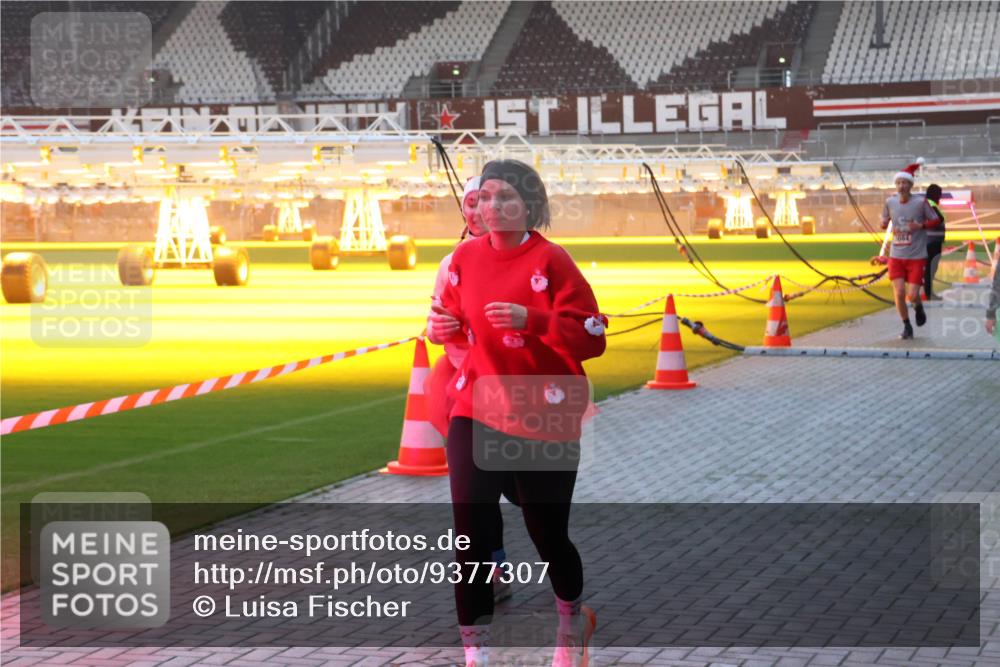 07.12.2025 - St. Pauli X-Mass-Run No. 15 Luisa Fischer http://msf.ph/oto/9377307 07.12.2025 10:01:01 Ziel 855, 1050, 1333, 1418, 1976, 2140, 2348, 3084, 3336, 4129 meine-sportfotos.de