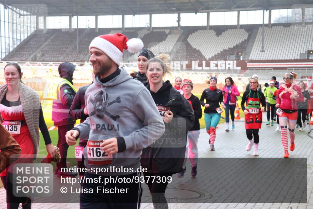 07.12.2025 - St. Pauli X-Mass-Run No. 15 Luisa Fischer http://msf.ph/oto/9377309 07.12.2025 10:26:07 Ziel 15, 1335, 29, 4162, 15, 10, 211, 50, 129, 211, 369, 374, 387, 398, 404, 422, 1069, 1227, 1247, 1538, 1561, 1581, 1586, 1631, 1977, 1987, 1995, 2029, 2041, 2104, 2106, 2149, 2191, 2215, 2680, 2896, 3742, 3779, 3805, 3910, 3918, 3962, 4118, 4119, 4121, 4162, 4164, 4201, 4202, 4204, 4284, 4300, 4301, 4372, 4373, 4445, 4482, 4485, 4501, 4775, 4782 meine-sportfotos.de