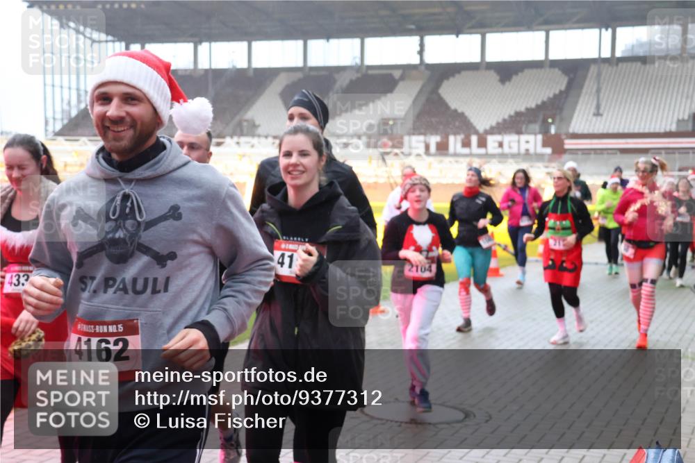 07.12.2025 - St. Pauli X-Mass-Run No. 15 Luisa Fischer http://msf.ph/oto/9377312 07.12.2025 10:26:07 Ziel 433, 41, 15, 4162, 2104, 50, 129, 211, 369, 374, 387, 398, 404, 422, 1069, 1227, 1247, 1538, 1561, 1581, 1586, 1631, 1977, 1987, 1995, 2029, 2041, 2104, 2106, 2149, 2191, 2215, 2680, 2896, 3742, 3779, 3805, 3910, 3918, 3962, 4118, 4119, 4121, 4162, 4164, 4201, 4202, 4204, 4284, 4300, 4301, 4372, 4373, 4445, 4482, 4485, 4501, 4775, 4782 meine-sportfotos.de