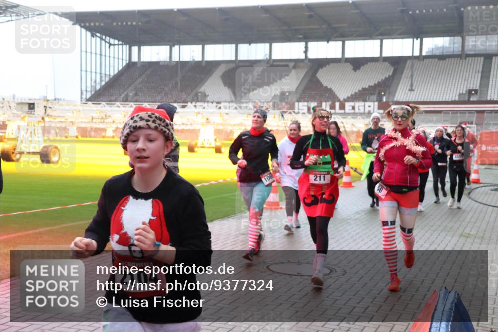 07.12.2025 - St. Pauli X-Mass-Run No. 15 Luisa Fischer http://msf.ph/oto/9377324 07.12.2025 10:26:09 Ziel 15, 2104, 106, 211, 50, 50, 129, 211, 369, 374, 387, 398, 404, 422, 1069, 1227, 1247, 1538, 1561, 1581, 1586, 1631, 1977, 2029, 2041, 2104, 2106, 2149, 2191, 2215, 2680, 2896, 3742, 3779, 3805, 3910, 3918, 4118, 4119, 4121, 4162, 4164, 4201, 4202, 4204, 4284, 4300, 4301, 4372, 4373, 4445, 4482, 4485, 4492, 4501, 4775, 4782 meine-sportfotos.de