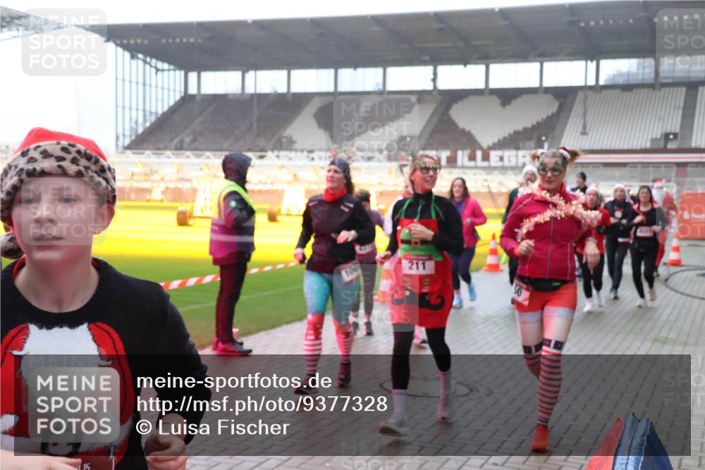 07.12.2025 - St. Pauli X-Mass-Run No. 15 Luisa Fischer http://msf.ph/oto/9377328 07.12.2025 10:26:09 Ziel 10, 211, 50, 129, 211, 369, 374, 387, 398, 404, 422, 1069, 1227, 1247, 1538, 1561, 1581, 1586, 1631, 1977, 2029, 2041, 2104, 2106, 2149, 2191, 2215, 2680, 2896, 3742, 3779, 3805, 3910, 3918, 4118, 4119, 4121, 4162, 4164, 4201, 4202, 4204, 4284, 4300, 4301, 4372, 4373, 4445, 4482, 4485, 4492, 4501, 4775, 4782 meine-sportfotos.de