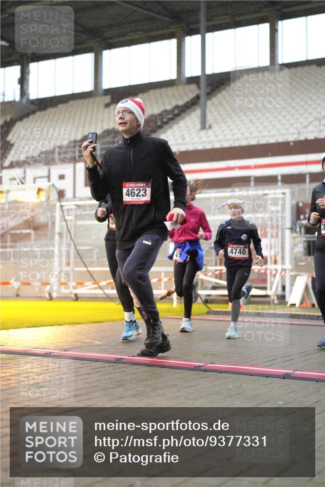 07.12.2025 - St. Pauli X-Mass-Run No. 15 Patografie http://msf.ph/oto/9377331 07.12.2025 10:07:57 Ziel 2692, 3627, 3628, 4231, 4623, 4624, 4626, 4734, 4737, 4740 meine-sportfotos.de