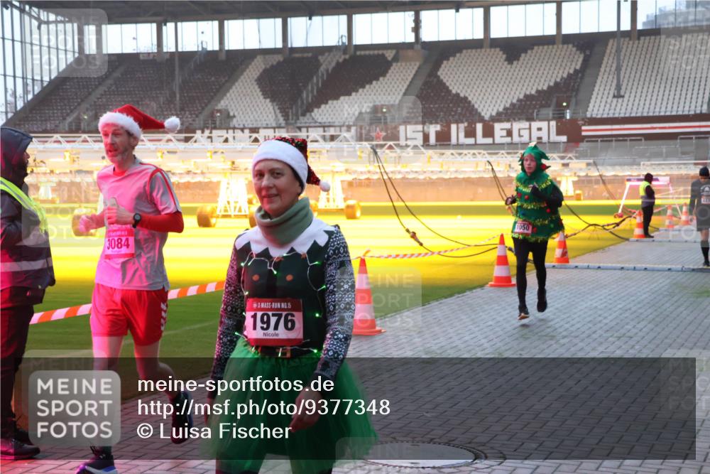 07.12.2025 - St. Pauli X-Mass-Run No. 15 Luisa Fischer http://msf.ph/oto/9377348 07.12.2025 10:01:08 Ziel 3084, 15, 1976, 1050, 855, 1050, 1418, 1976, 2348, 2378, 3084, 3336 meine-sportfotos.de
