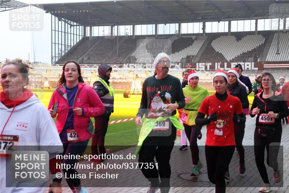 07.12.2025 - St. Pauli X-Mass-Run No. 15 Luisa Fischer http://msf.ph/oto/9377351 07.12.2025 10:26:12 Ziel 15, 372, 4501, 42, 369, 87, 50, 129, 211, 369, 374, 387, 398, 404, 422, 1069, 1227, 1247, 1538, 1561, 1581, 1586, 1631, 2029, 2041, 2104, 2106, 2149, 2191, 2215, 2680, 2896, 3742, 3779, 3805, 3910, 3918, 4118, 4119, 4121, 4162, 4164, 4201, 4202, 4204, 4284, 4300, 4301, 4372, 4373, 4445, 4482, 4485, 4492, 4501, 4775, 4782 meine-sportfotos.de