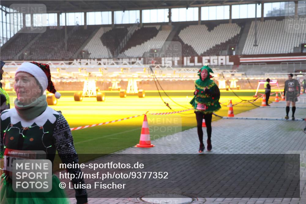 07.12.2025 - St. Pauli X-Mass-Run No. 15 Luisa Fischer http://msf.ph/oto/9377352 07.12.2025 10:01:09 Ziel 15, 1976, 1050, 855, 1050, 1418, 1976, 2348, 2378, 3084, 3336 meine-sportfotos.de