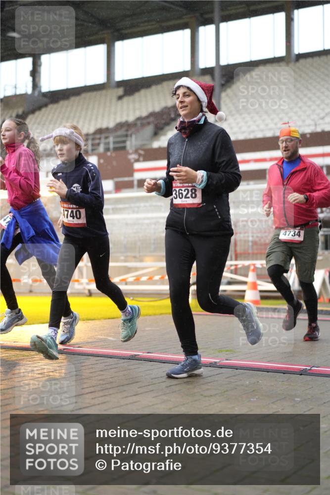 07.12.2025 - St. Pauli X-Mass-Run No. 15 Patografie http://msf.ph/oto/9377354 07.12.2025 10:07:58 Ziel 2691, 2692, 3627, 3628, 4231, 4623, 4624, 4626, 4734, 4737, 4740 meine-sportfotos.de