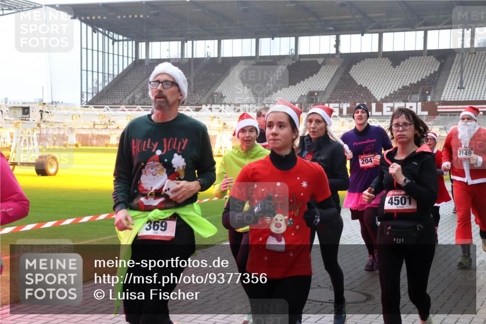 07.12.2025 - St. Pauli X-Mass-Run No. 15 Luisa Fischer http://msf.ph/oto/9377356 07.12.2025 10:26:13 Ziel 369, 204, 4501, 2149, 50, 129, 211, 369, 374, 387, 398, 404, 422, 1069, 1227, 1247, 1538, 1561, 1581, 1586, 1631, 2029, 2041, 2104, 2106, 2149, 2191, 2215, 2680, 2896, 3742, 3779, 3805, 3910, 3918, 4118, 4119, 4121, 4162, 4164, 4201, 4202, 4204, 4284, 4300, 4301, 4372, 4373, 4445, 4482, 4485, 4492, 4501, 4775, 4782 meine-sportfotos.de