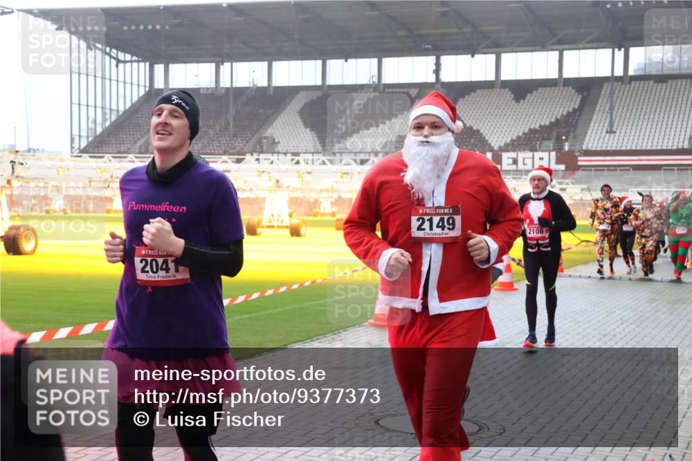 07.12.2025 - St. Pauli X-Mass-Run No. 15 Luisa Fischer http://msf.ph/oto/9377373 07.12.2025 10:26:15 Ziel 15, 2149, 2041, 2106, 50, 129, 211, 369, 374, 387, 398, 404, 422, 1069, 1227, 1247, 1538, 1561, 1581, 1586, 1631, 2029, 2041, 2104, 2106, 2149, 2191, 2215, 2680, 2896, 3742, 3779, 3805, 3910, 3918, 4044, 4118, 4119, 4162, 4164, 4202, 4300, 4301, 4372, 4373, 4445, 4482, 4485, 4492, 4501, 4775, 4782 meine-sportfotos.de