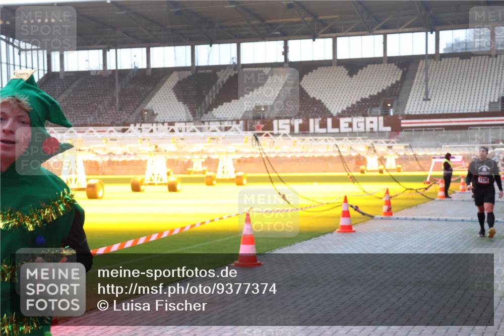 07.12.2025 - St. Pauli X-Mass-Run No. 15 Luisa Fischer http://msf.ph/oto/9377374 07.12.2025 10:01:11 Ziel 855, 1050, 1418, 1976, 2348, 2378, 3084, 3336 meine-sportfotos.de