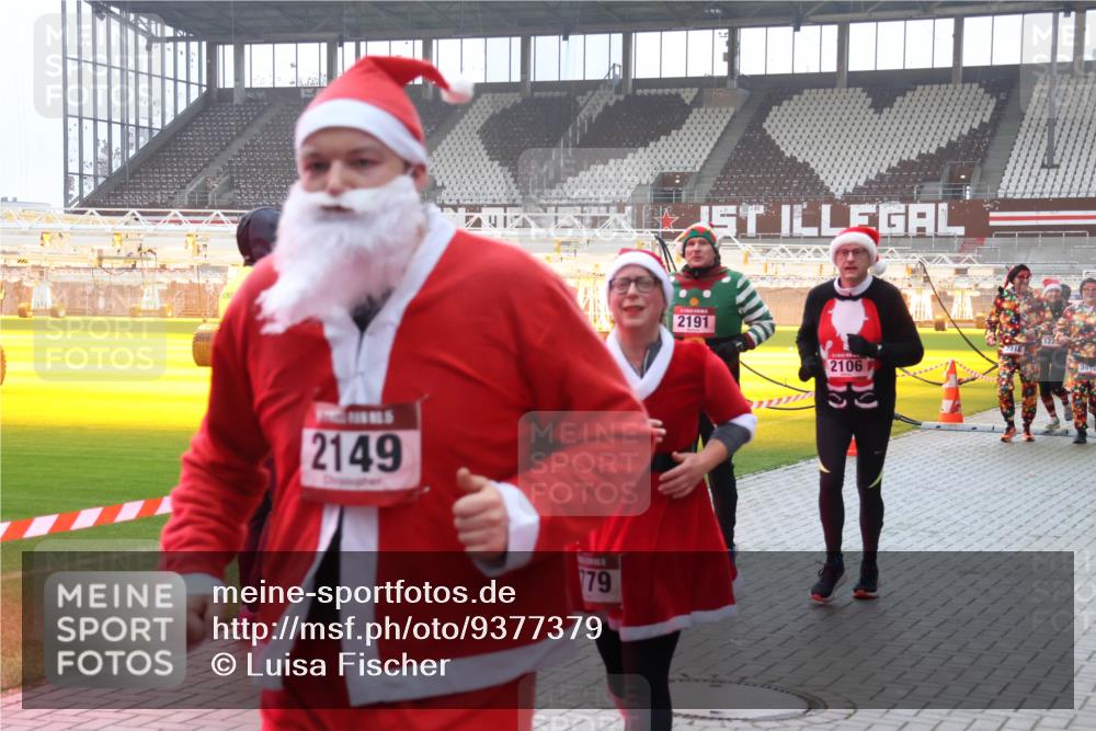 07.12.2025 - St. Pauli X-Mass-Run No. 15 Luisa Fischer http://msf.ph/oto/9377379 07.12.2025 10:26:15 Ziel 2149, 2191, 2106, 3910, 79, 50, 129, 211, 369, 374, 387, 398, 404, 422, 1069, 1227, 1247, 1538, 1561, 1581, 1586, 1631, 2029, 2041, 2104, 2106, 2149, 2191, 2215, 2680, 2896, 3742, 3779, 3805, 3910, 3918, 4044, 4118, 4119, 4162, 4164, 4202, 4300, 4301, 4372, 4373, 4445, 4482, 4485, 4492, 4501, 4775, 4782 meine-sportfotos.de