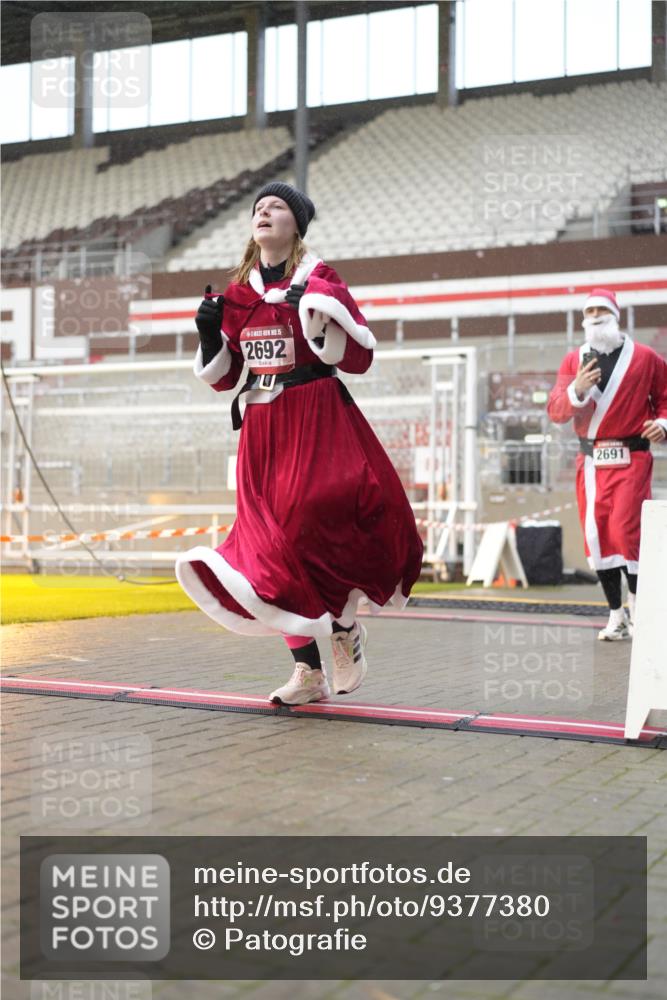 07.12.2025 - St. Pauli X-Mass-Run No. 15 Patografie http://msf.ph/oto/9377380 07.12.2025 10:08:03 Ziel 2691, 2692, 3627, 3628, 4231, 4623, 4624, 4626, 4734, 4737, 4740 meine-sportfotos.de