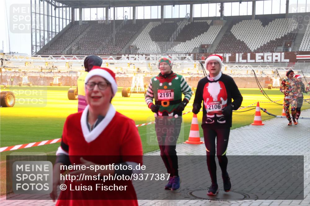 07.12.2025 - St. Pauli X-Mass-Run No. 15 Luisa Fischer http://msf.ph/oto/9377387 07.12.2025 10:26:16 Ziel 2191, 2106, 19, 3918, 50, 129, 211, 369, 374, 387, 398, 404, 422, 1069, 1227, 1247, 1538, 1561, 1581, 1586, 1631, 2029, 2041, 2104, 2106, 2149, 2191, 2215, 2680, 2896, 3742, 3779, 3805, 3910, 3918, 4044, 4162, 4164, 4202, 4300, 4301, 4372, 4373, 4445, 4482, 4485, 4492, 4501, 4775, 4782 meine-sportfotos.de