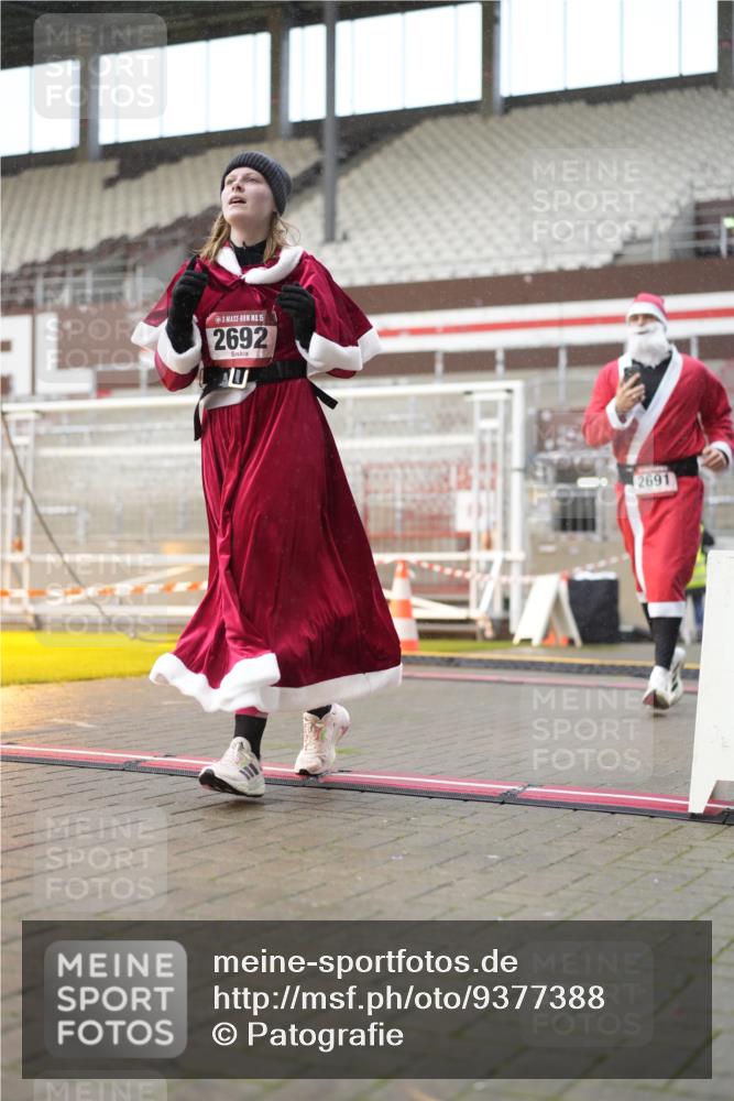 07.12.2025 - St. Pauli X-Mass-Run No. 15 Patografie http://msf.ph/oto/9377388 07.12.2025 10:08:03 Ziel 2691, 2692, 3627, 3628, 4231, 4623, 4624, 4626, 4734, 4737, 4740 meine-sportfotos.de