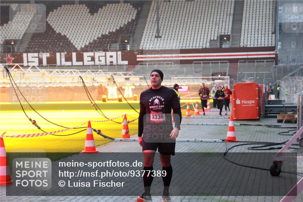 07.12.2025 - St. Pauli X-Mass-Run No. 15 Luisa Fischer http://msf.ph/oto/9377389 07.12.2025 10:01:16 Ziel 3336, 801, 855, 1050, 1418, 1887, 1892, 1976, 2348, 2378, 3084, 3336 meine-sportfotos.de