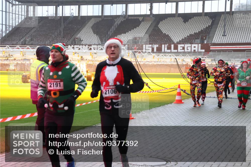 07.12.2025 - St. Pauli X-Mass-Run No. 15 Luisa Fischer http://msf.ph/oto/9377392 07.12.2025 10:26:17 Ziel 2191, 2106, 3918, 3970, 2896, 50, 129, 211, 369, 374, 387, 398, 404, 422, 1069, 1227, 1247, 1538, 1561, 1581, 1586, 1631, 2029, 2041, 2104, 2106, 2149, 2191, 2215, 2680, 2896, 3742, 3779, 3805, 3910, 3918, 4044, 4162, 4164, 4202, 4300, 4301, 4372, 4373, 4445, 4492, 4501, 4775, 4782 meine-sportfotos.de