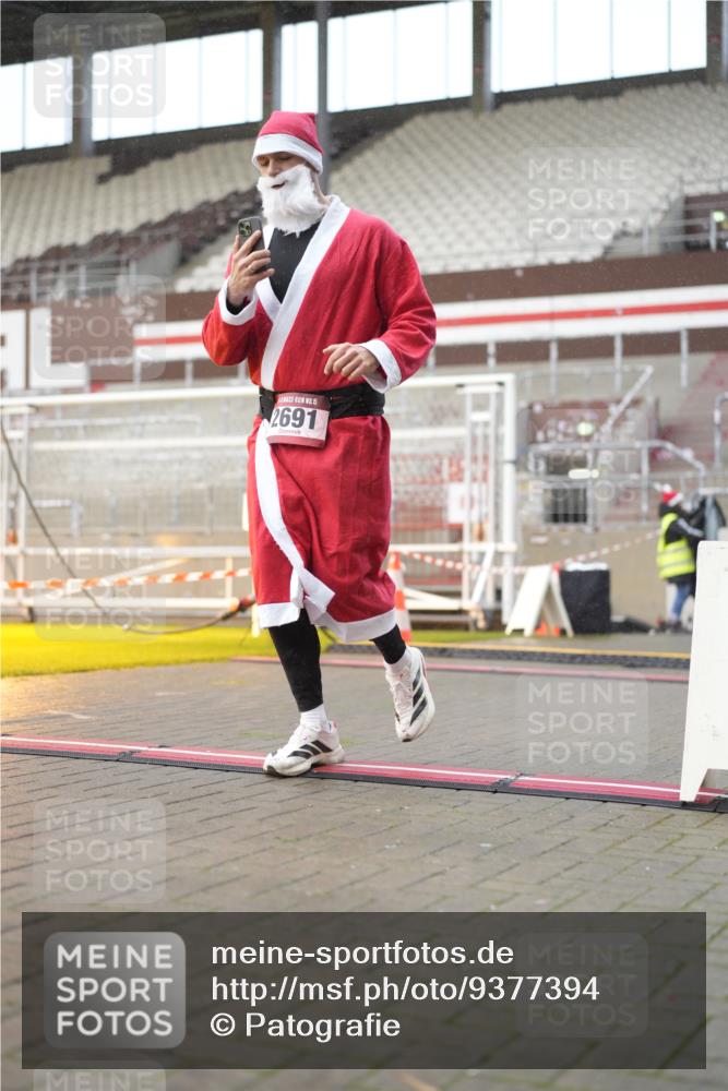 07.12.2025 - St. Pauli X-Mass-Run No. 15 Patografie http://msf.ph/oto/9377394 07.12.2025 10:08:04 Ziel 2691, 2692, 3627, 3628, 4231, 4623, 4624, 4626, 4734, 4737, 4740 meine-sportfotos.de