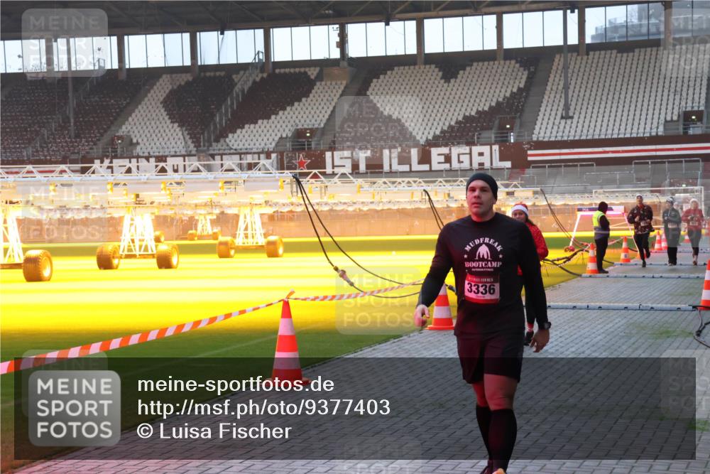 07.12.2025 - St. Pauli X-Mass-Run No. 15 Luisa Fischer http://msf.ph/oto/9377403 07.12.2025 10:01:17 Ziel 5, 3336, 801, 855, 1050, 1418, 1887, 1892, 1976, 2348, 2378, 3084 meine-sportfotos.de