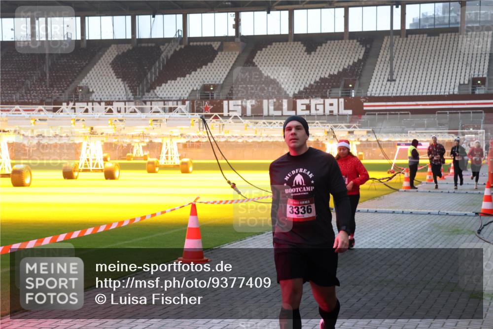 07.12.2025 - St. Pauli X-Mass-Run No. 15 Luisa Fischer http://msf.ph/oto/9377409 07.12.2025 10:01:18 Ziel 3336, 801, 855, 1050, 1418, 1887, 1892, 1976, 2348, 2378, 3084 meine-sportfotos.de