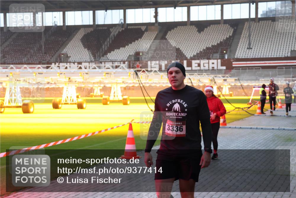 07.12.2025 - St. Pauli X-Mass-Run No. 15 Luisa Fischer http://msf.ph/oto/9377414 07.12.2025 10:01:19 Ziel 15, 3336, 801, 855, 1050, 1418, 1887, 1892, 1976, 2348, 2378, 3084 meine-sportfotos.de