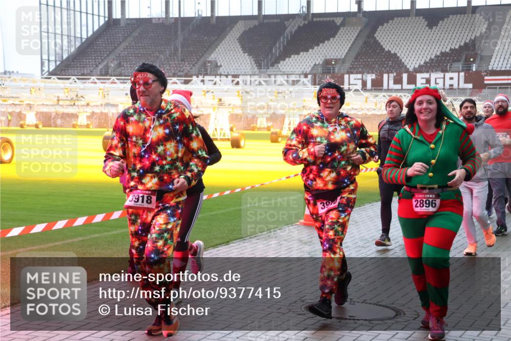 07.12.2025 - St. Pauli X-Mass-Run No. 15 Luisa Fischer http://msf.ph/oto/9377415 07.12.2025 10:26:21 Ziel 3918, 39, 15, 2896, 50, 129, 211, 369, 374, 387, 398, 404, 422, 1069, 1227, 1538, 1561, 1581, 1586, 2041, 2104, 2106, 2149, 2191, 2215, 2680, 2896, 3742, 3779, 3805, 3910, 3918, 4044, 4162, 4164, 4202, 4300, 4301, 4372, 4373, 4492, 4501, 4775, 4782 meine-sportfotos.de