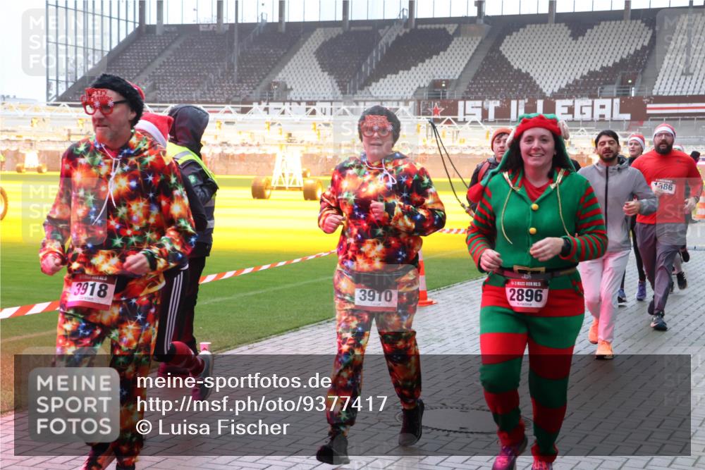 07.12.2025 - St. Pauli X-Mass-Run No. 15 Luisa Fischer http://msf.ph/oto/9377417 07.12.2025 10:26:22 Ziel 3918, 3910, 2896, 1386, 50, 129, 211, 369, 374, 387, 398, 404, 422, 1069, 1227, 1538, 1561, 1581, 1586, 2041, 2104, 2106, 2149, 2191, 2215, 2680, 2896, 3742, 3779, 3805, 3910, 3918, 4044, 4162, 4164, 4202, 4300, 4301, 4372, 4373, 4492, 4501, 4775, 4782 meine-sportfotos.de
