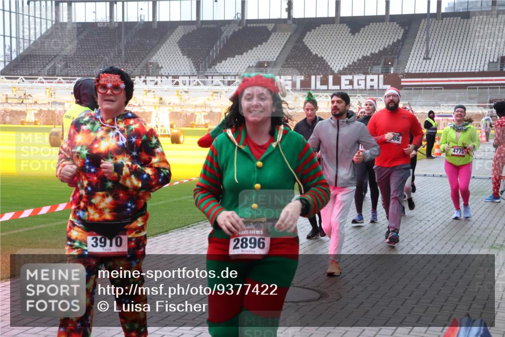 07.12.2025 - St. Pauli X-Mass-Run No. 15 Luisa Fischer http://msf.ph/oto/9377422 07.12.2025 10:26:22 Ziel 3910, 15, 2896, 86, 4775, 50, 129, 211, 369, 374, 387, 398, 404, 422, 1069, 1227, 1538, 1561, 1581, 1586, 2041, 2104, 2106, 2149, 2191, 2215, 2680, 2896, 3742, 3779, 3805, 3910, 3918, 4044, 4162, 4164, 4202, 4300, 4301, 4372, 4373, 4492, 4501, 4775, 4782 meine-sportfotos.de