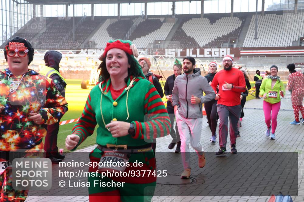 07.12.2025 - St. Pauli X-Mass-Run No. 15 Luisa Fischer http://msf.ph/oto/9377425 07.12.2025 10:26:23 Ziel 307, 15, 2896, 4775, 50, 129, 211, 369, 374, 387, 398, 404, 422, 1069, 1227, 1538, 1561, 1581, 1586, 2041, 2104, 2106, 2149, 2191, 2215, 2680, 2896, 3742, 3779, 3805, 3910, 3918, 4044, 4162, 4164, 4202, 4300, 4301, 4372, 4373, 4492, 4501, 4775, 4782 meine-sportfotos.de