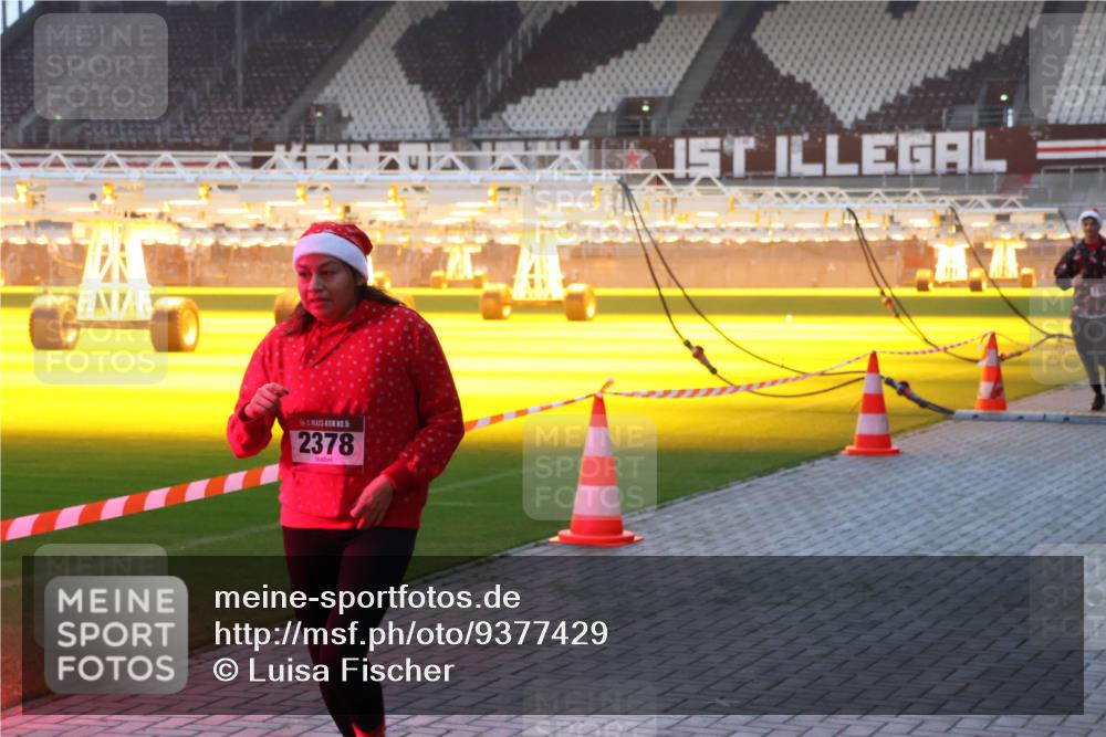 07.12.2025 - St. Pauli X-Mass-Run No. 15 Luisa Fischer http://msf.ph/oto/9377429 07.12.2025 10:01:21 Ziel 15, 2378, 801, 855, 1050, 1418, 1887, 1892, 1976, 2348, 2378, 2528, 3084 meine-sportfotos.de