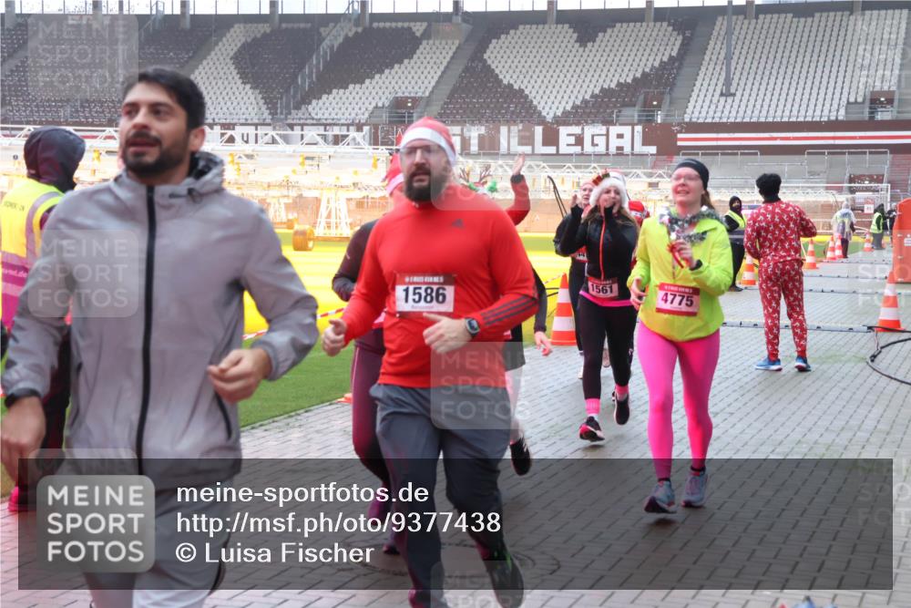 07.12.2025 - St. Pauli X-Mass-Run No. 15 Luisa Fischer http://msf.ph/oto/9377438 07.12.2025 10:26:24 Ziel 1586, 1561, 4775, 50, 129, 211, 369, 374, 387, 398, 404, 422, 1069, 1227, 1538, 1561, 1581, 1586, 2041, 2104, 2106, 2149, 2191, 2215, 2680, 2896, 3699, 3742, 3779, 3805, 3910, 3918, 4044, 4162, 4164, 4202, 4300, 4301, 4372, 4373, 4492, 4501, 4775, 4782 meine-sportfotos.de