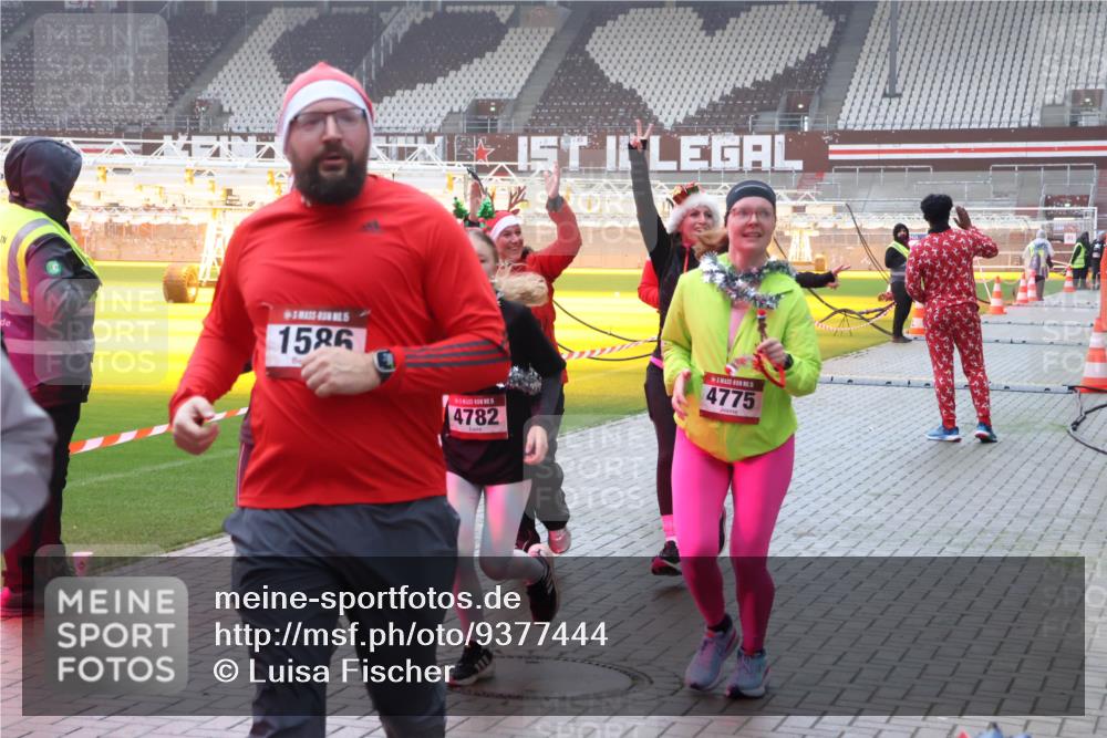 07.12.2025 - St. Pauli X-Mass-Run No. 15 Luisa Fischer http://msf.ph/oto/9377444 07.12.2025 10:26:25 Ziel 1586, 4782, 1, 5, 4775, 23, 50, 129, 211, 369, 374, 387, 398, 404, 422, 1069, 1227, 1538, 1561, 1581, 1586, 2041, 2104, 2106, 2149, 2191, 2215, 2680, 2896, 2922, 3698, 3699, 3742, 3779, 3805, 3910, 3918, 4044, 4093, 4162, 4164, 4202, 4300, 4301, 4372, 4373, 4492, 4501, 4775, 4782 meine-sportfotos.de