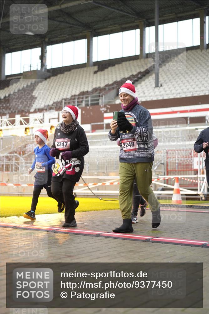 07.12.2025 - St. Pauli X-Mass-Run No. 15 Patografie http://msf.ph/oto/9377450 07.12.2025 10:08:30 Ziel 2247, 2248, 2650, 2746, 3495, 3759, 4205, 4232, 4234, 4451 meine-sportfotos.de
