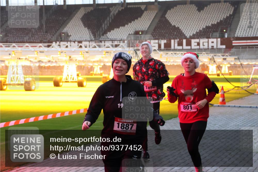 07.12.2025 - St. Pauli X-Mass-Run No. 15 Luisa Fischer http://msf.ph/oto/9377452 07.12.2025 10:01:26 Ziel 19, 1892, 15, 1887, 801, 780, 783, 801, 855, 1050, 1418, 1887, 1892, 1976, 2348, 2378, 2528, 3084 meine-sportfotos.de