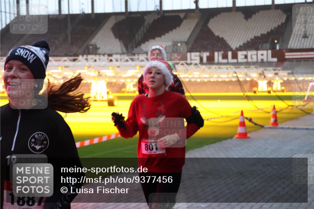07.12.2025 - St. Pauli X-Mass-Run No. 15 Luisa Fischer http://msf.ph/oto/9377456 07.12.2025 10:01:27 Ziel 19, 15, 1887, 801, 780, 783, 801, 855, 1050, 1887, 1892, 2348, 2378, 2528, 3084 meine-sportfotos.de