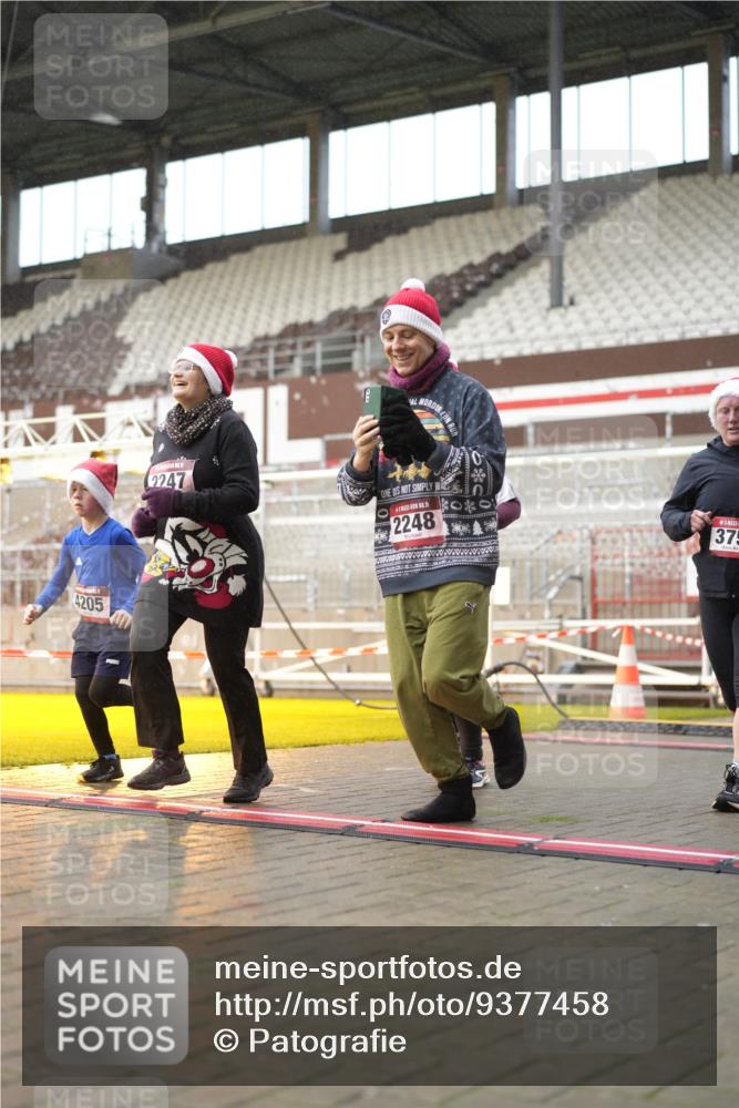 07.12.2025 - St. Pauli X-Mass-Run No. 15 Patografie http://msf.ph/oto/9377458 07.12.2025 10:08:30 Ziel 2247, 2248, 2650, 2746, 3495, 3759, 4205, 4232, 4234, 4451 meine-sportfotos.de