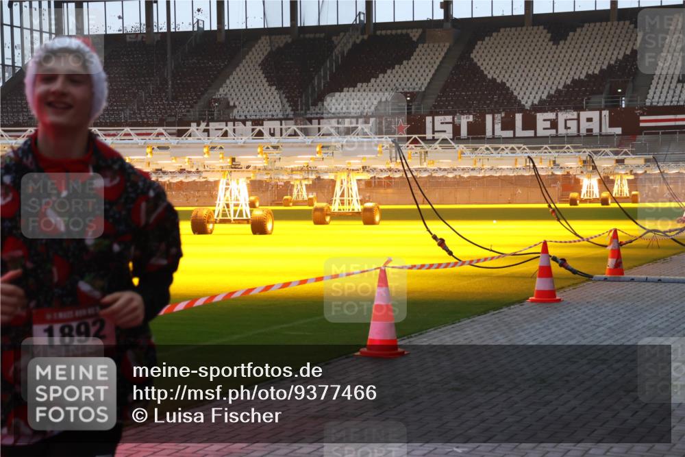 07.12.2025 - St. Pauli X-Mass-Run No. 15 Luisa Fischer http://msf.ph/oto/9377466 07.12.2025 10:01:28 Ziel 1892, 780, 783, 801, 855, 1050, 1887, 1892, 2348, 2378, 2528, 3084 meine-sportfotos.de