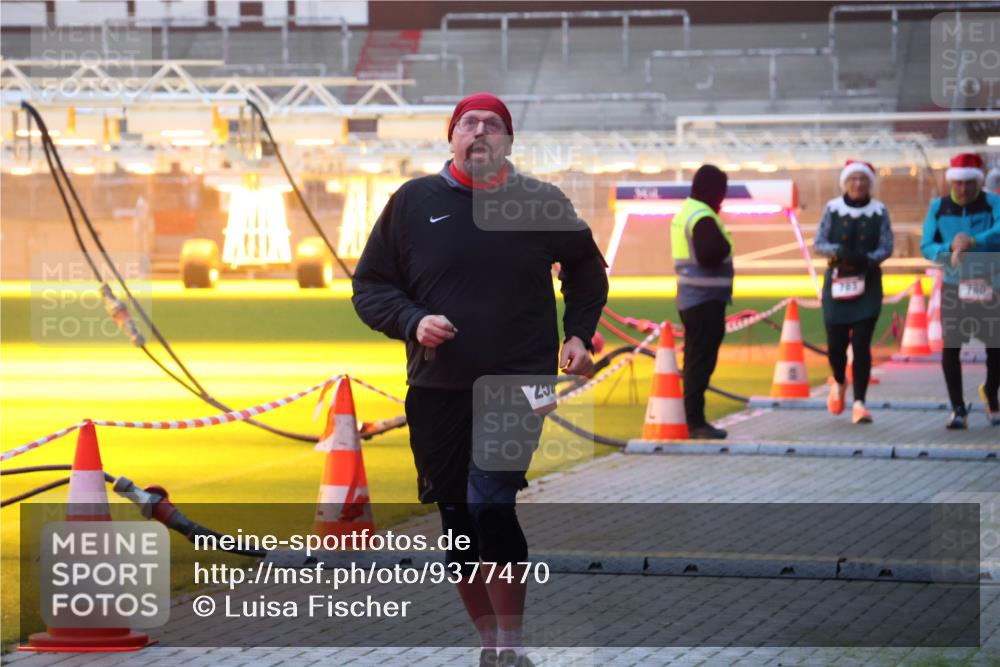 07.12.2025 - St. Pauli X-Mass-Run No. 15 Luisa Fischer http://msf.ph/oto/9377470 07.12.2025 10:01:35 Ziel 780, 118, 393, 780, 783, 801, 1050, 1124, 1294, 1760, 1887, 1892, 2378, 2528, 3084 meine-sportfotos.de