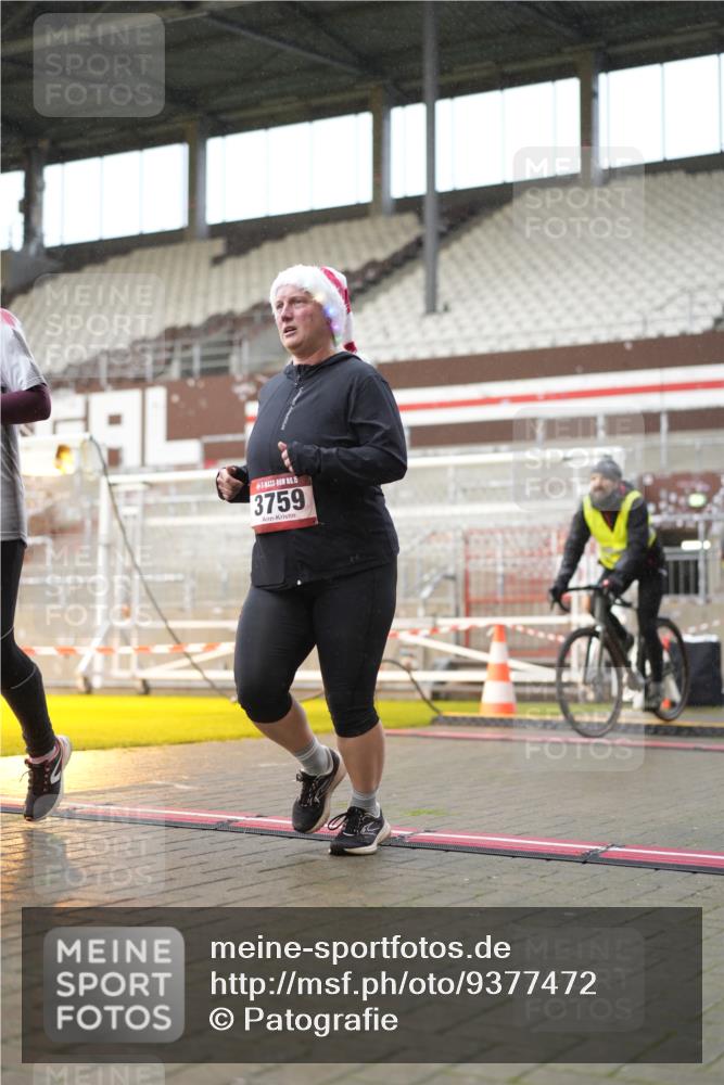 07.12.2025 - St. Pauli X-Mass-Run No. 15 Patografie http://msf.ph/oto/9377472 07.12.2025 10:08:31 Ziel 2247, 2248, 2650, 3495, 3759, 4205, 4232, 4234, 4451 meine-sportfotos.de