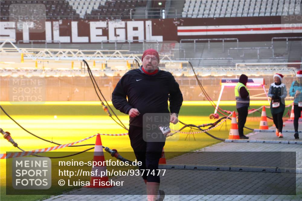 07.12.2025 - St. Pauli X-Mass-Run No. 15 Luisa Fischer http://msf.ph/oto/9377477 07.12.2025 10:01:36 Ziel 783, 118, 393, 780, 783, 801, 1050, 1124, 1294, 1760, 1887, 1892, 2378, 2528, 3084 meine-sportfotos.de